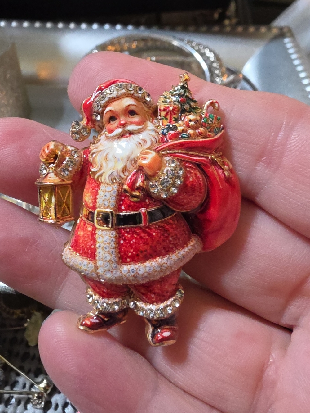 A15- Festive Red Santa!